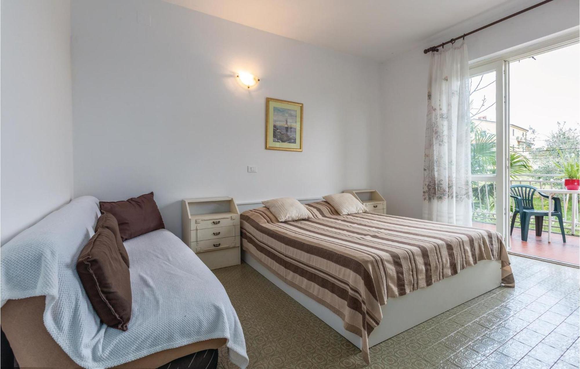 2 Bedroom Pet Friendly Apartment In Lovrecica エクステリア 写真